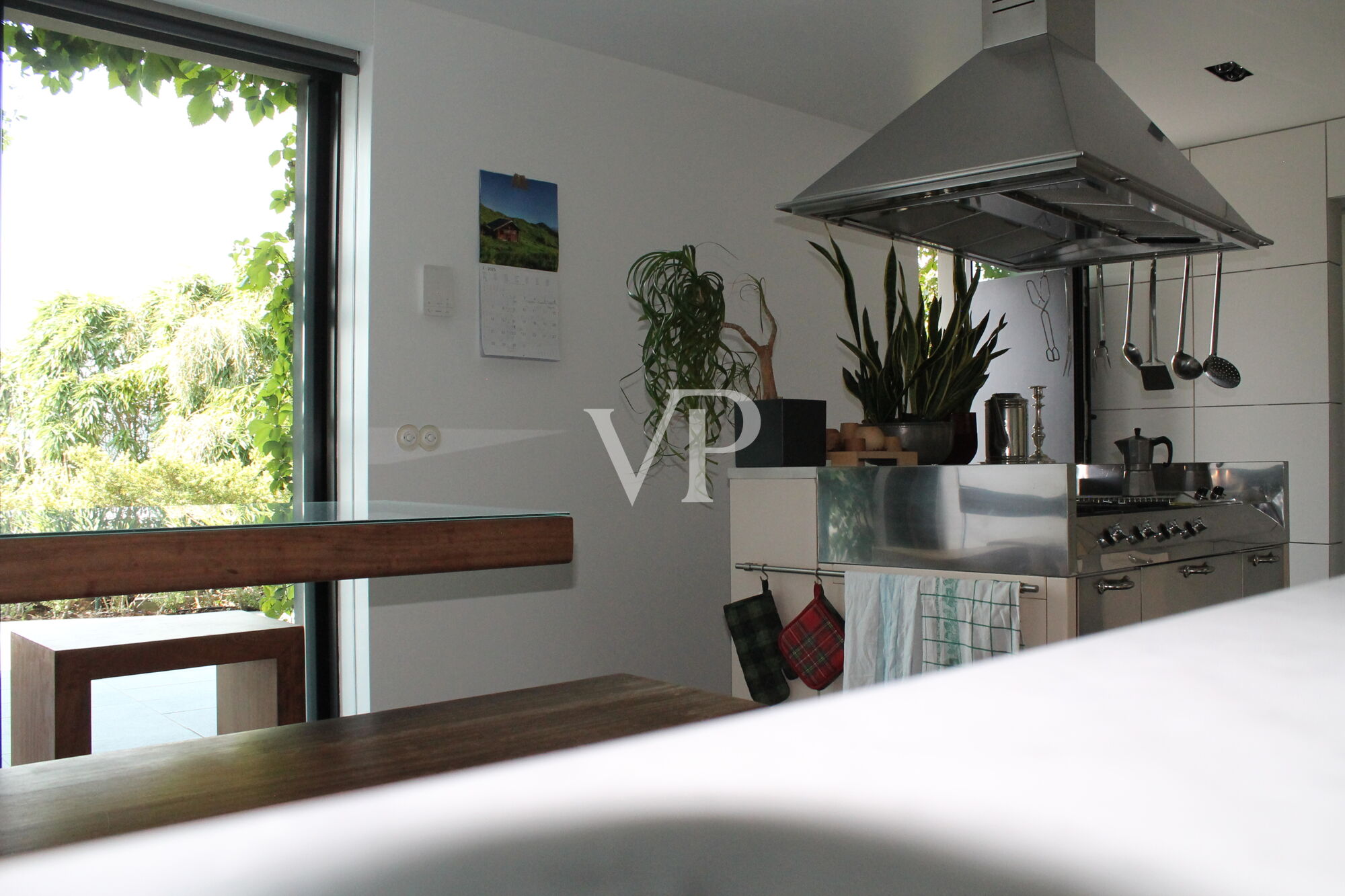Moderne Villa mit Schwimmbad und herrlichem Blick auf den Comer See