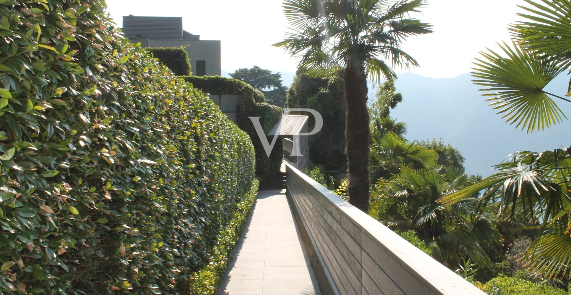 Moderne Villa mit Schwimmbad und herrlichem Blick auf den Comer See