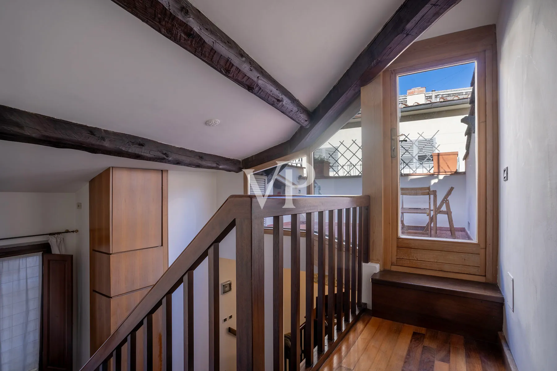 Penthouse on Campanile Street provided with CIN