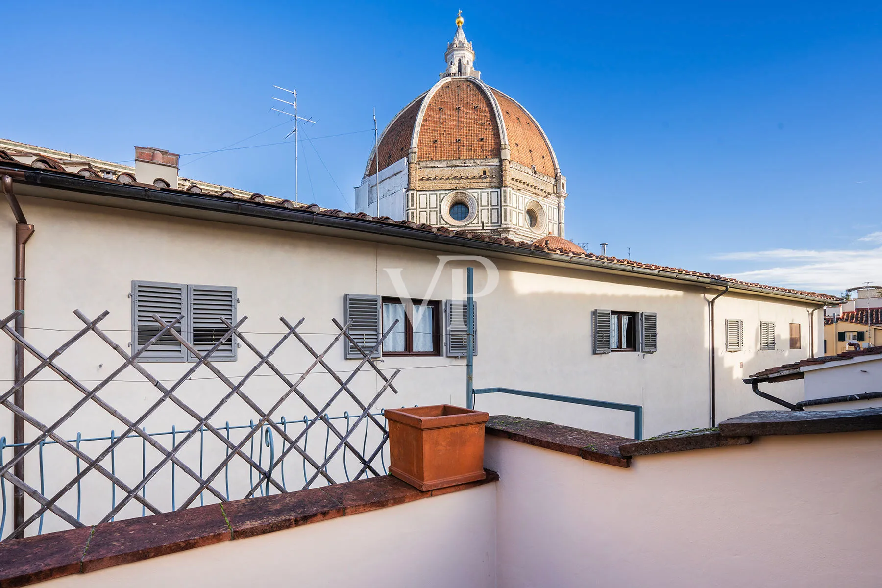 Penthouse on Campanile Street provided with CIN