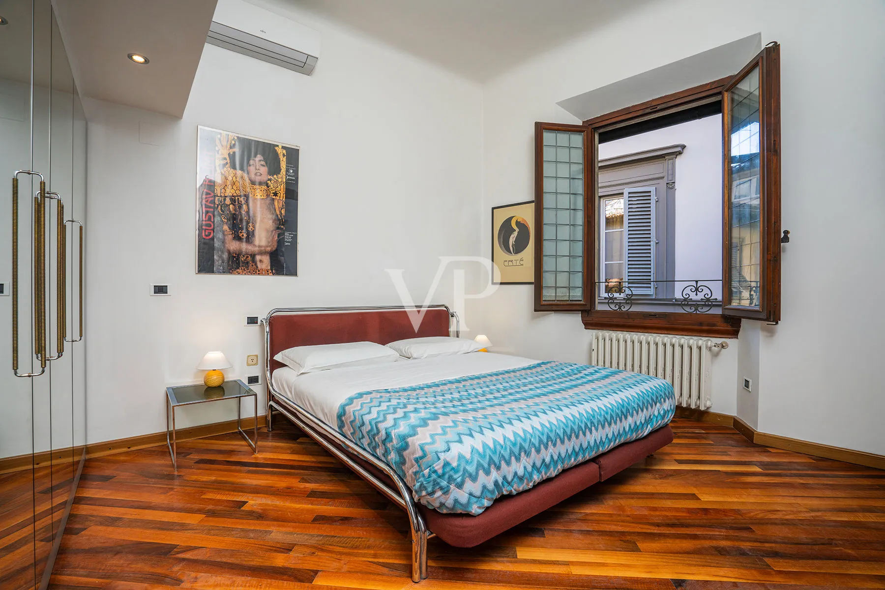 Penthouse on Campanile Street provided with CIN