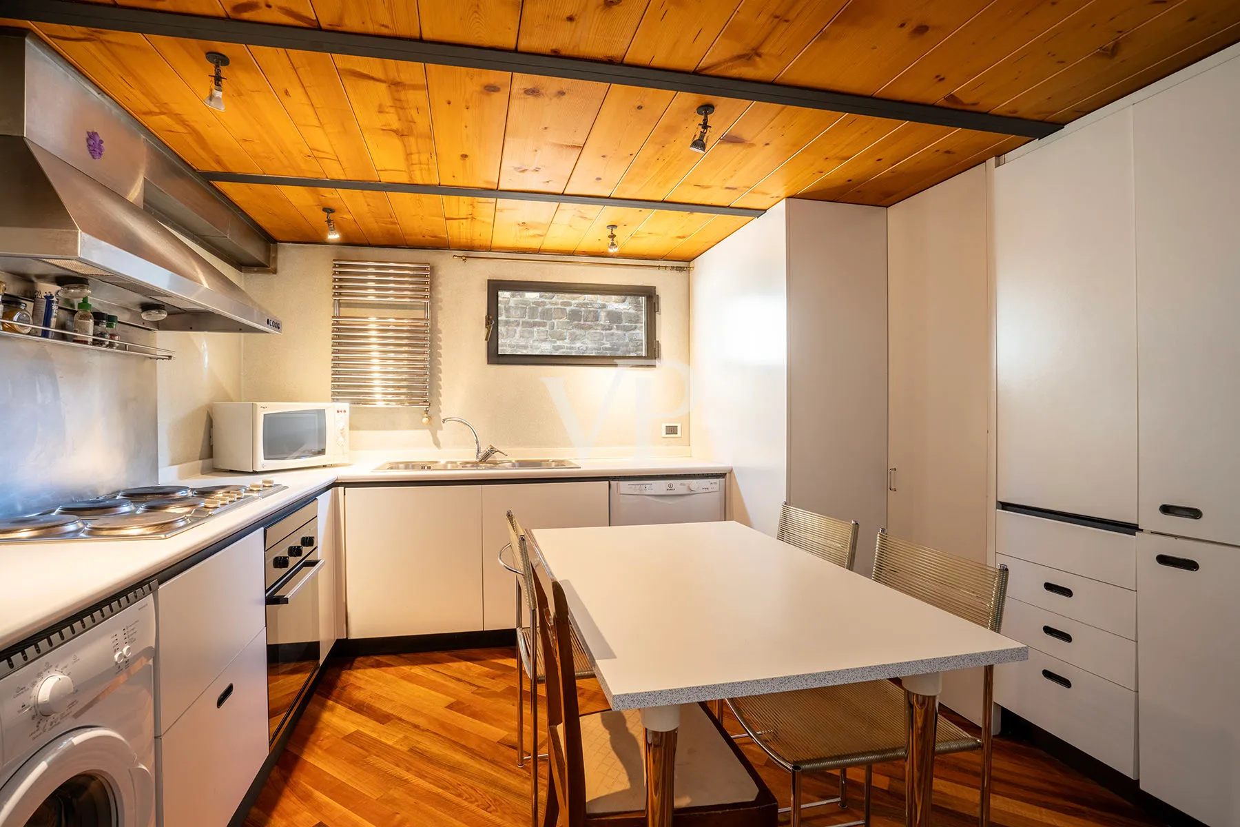 Penthouse on Campanile Street provided with CIN