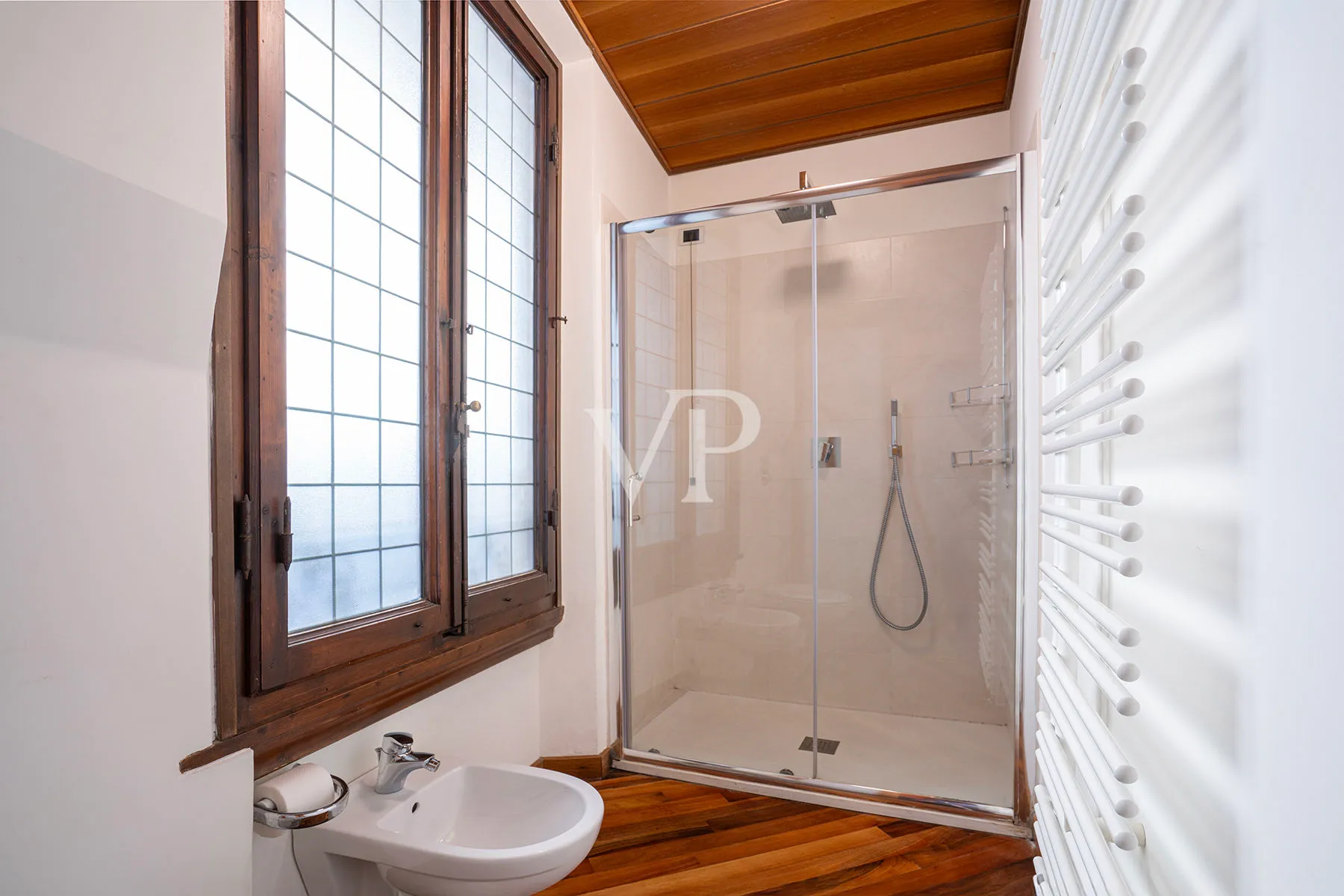 Penthouse on Campanile Street provided with CIN