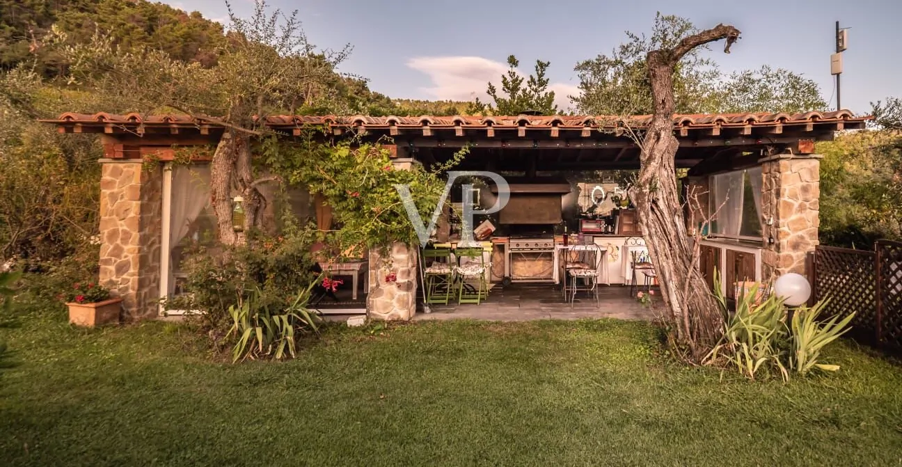 Prestigeträchtiges Agritourismus in den toskanischen Hügeln mit Schwimmbad