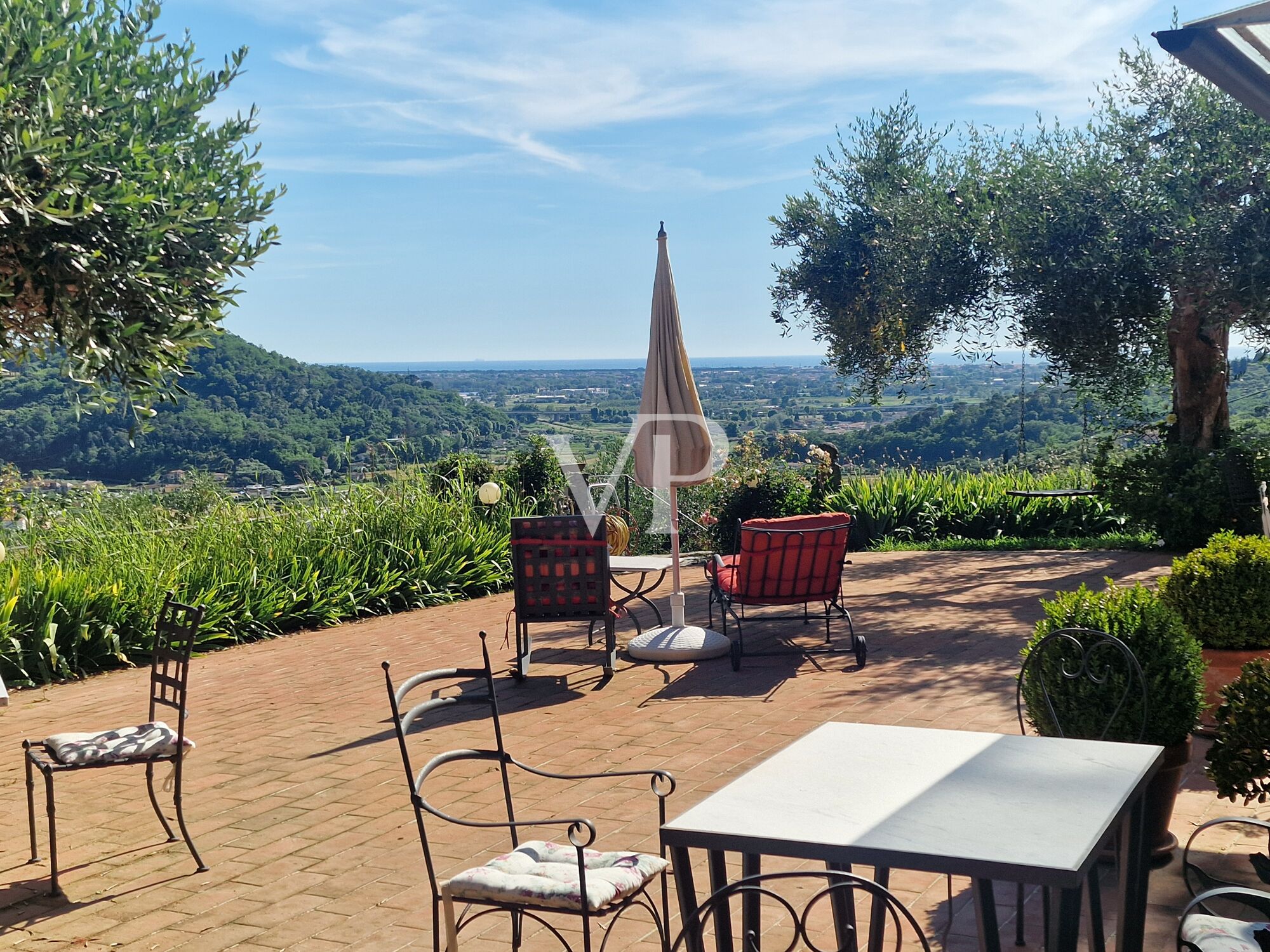Prestigieuse ferme dans les collines toscanes avec piscine
