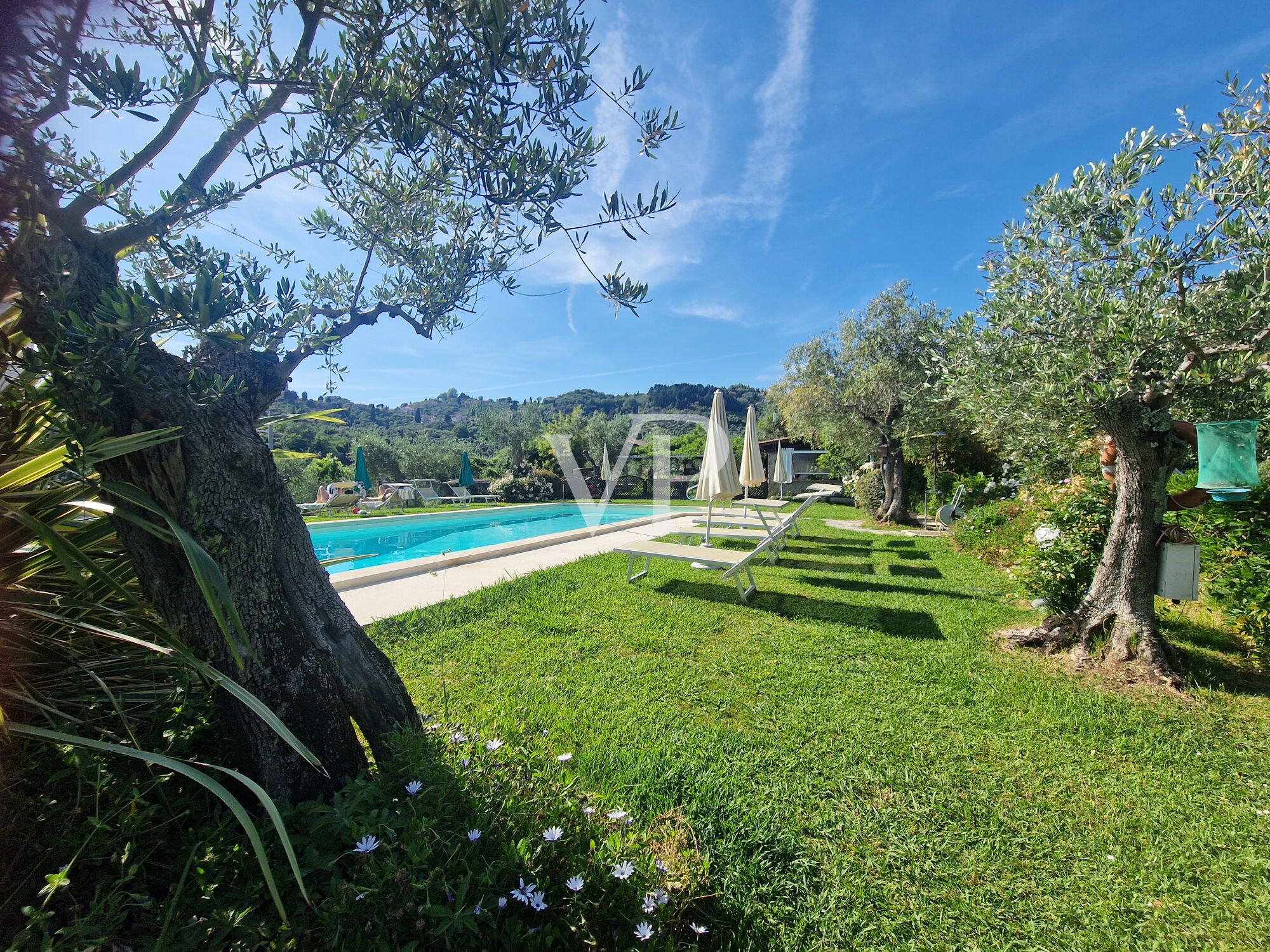 Prestigieuse ferme dans les collines toscanes avec piscine