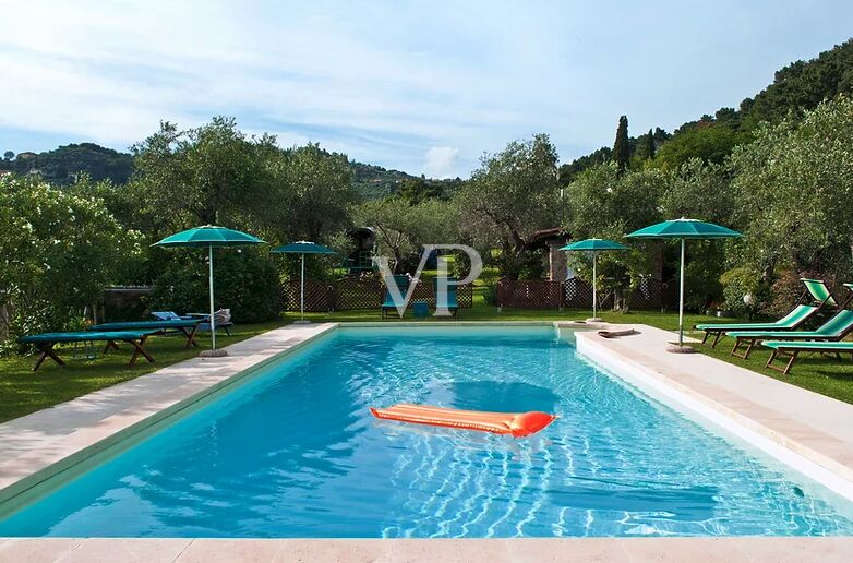 Prestigieuse ferme dans les collines toscanes avec piscine