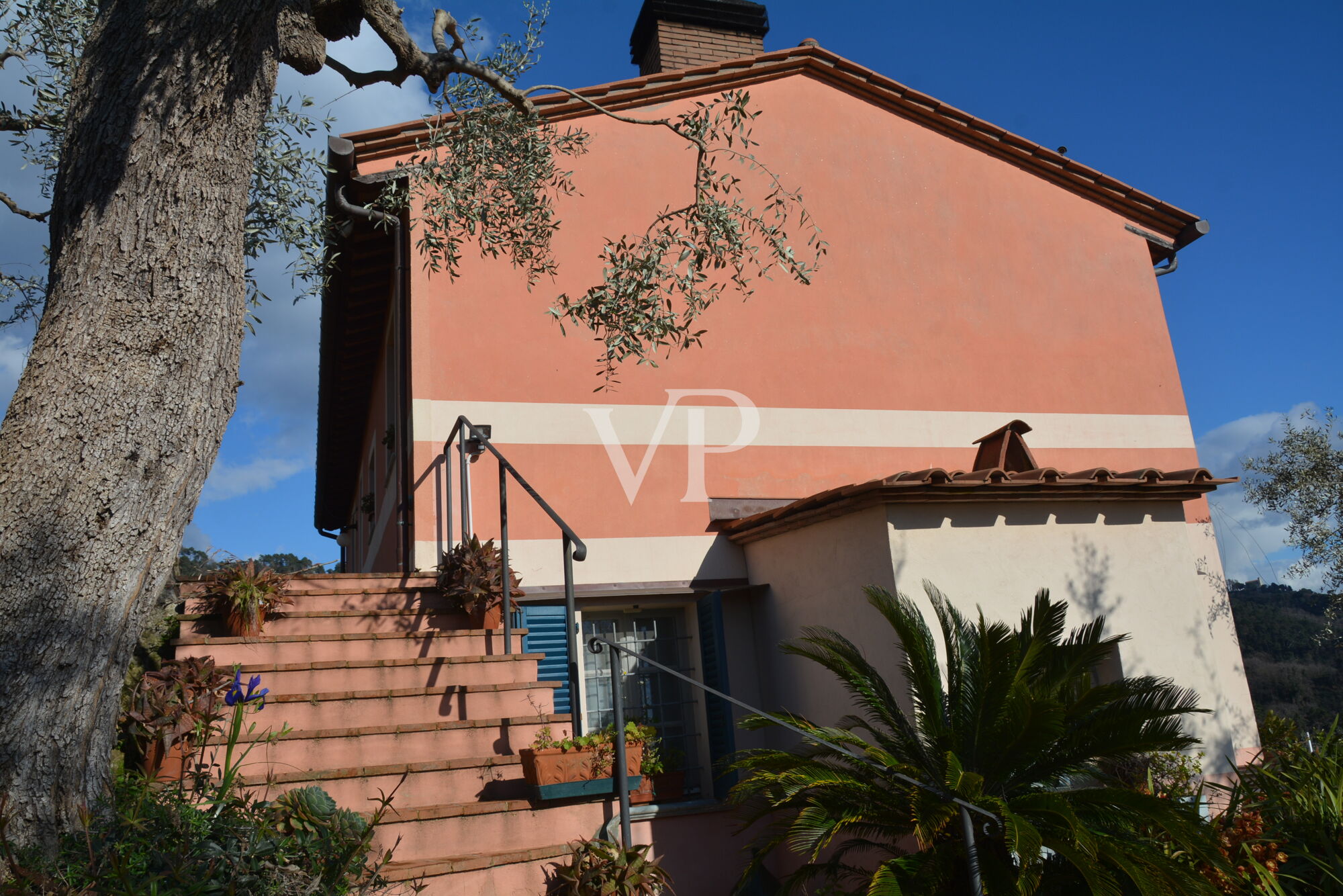 Prestigieuse ferme dans les collines toscanes avec piscine