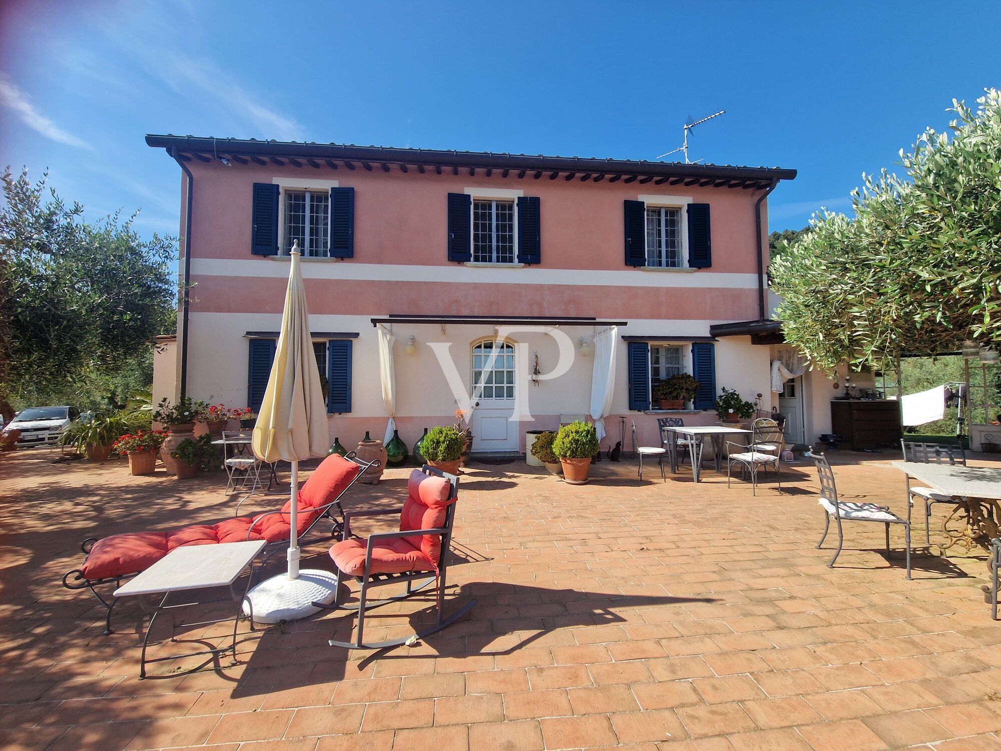 Prestigieuse ferme dans les collines toscanes avec piscine