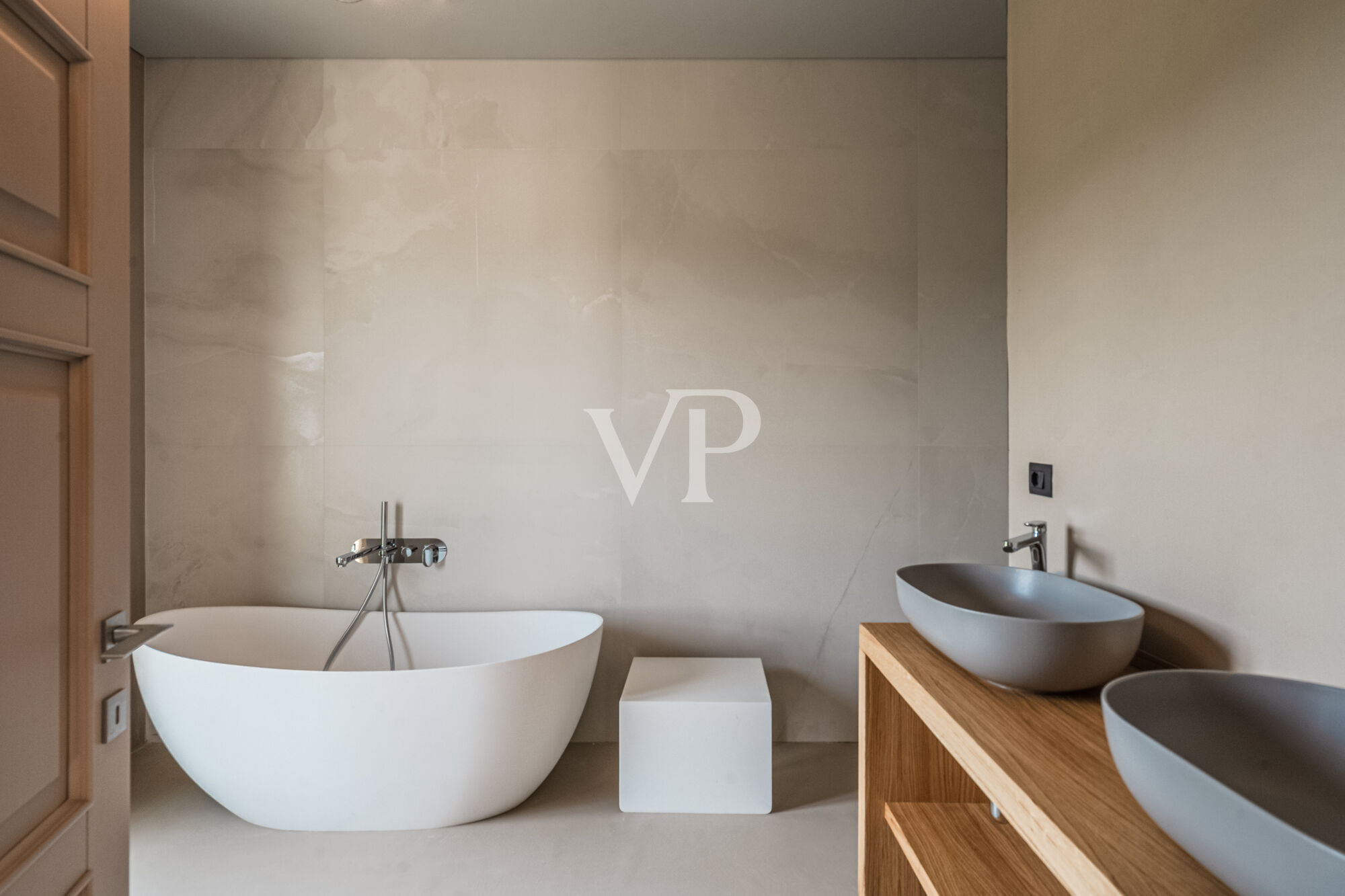 Prestigiosa villa di nuova costruzione con vista mozzafiato