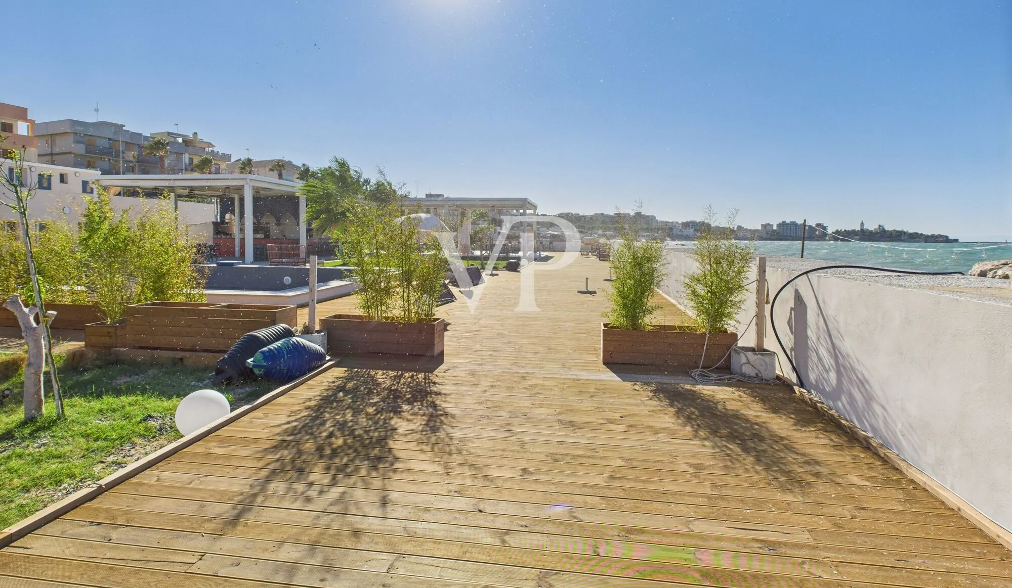 pedonale fronte mare