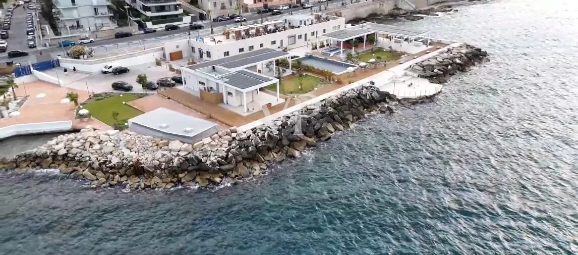 Unique commercial complex with bar, restaurant, and fish market in an exclusive location on the waterfront