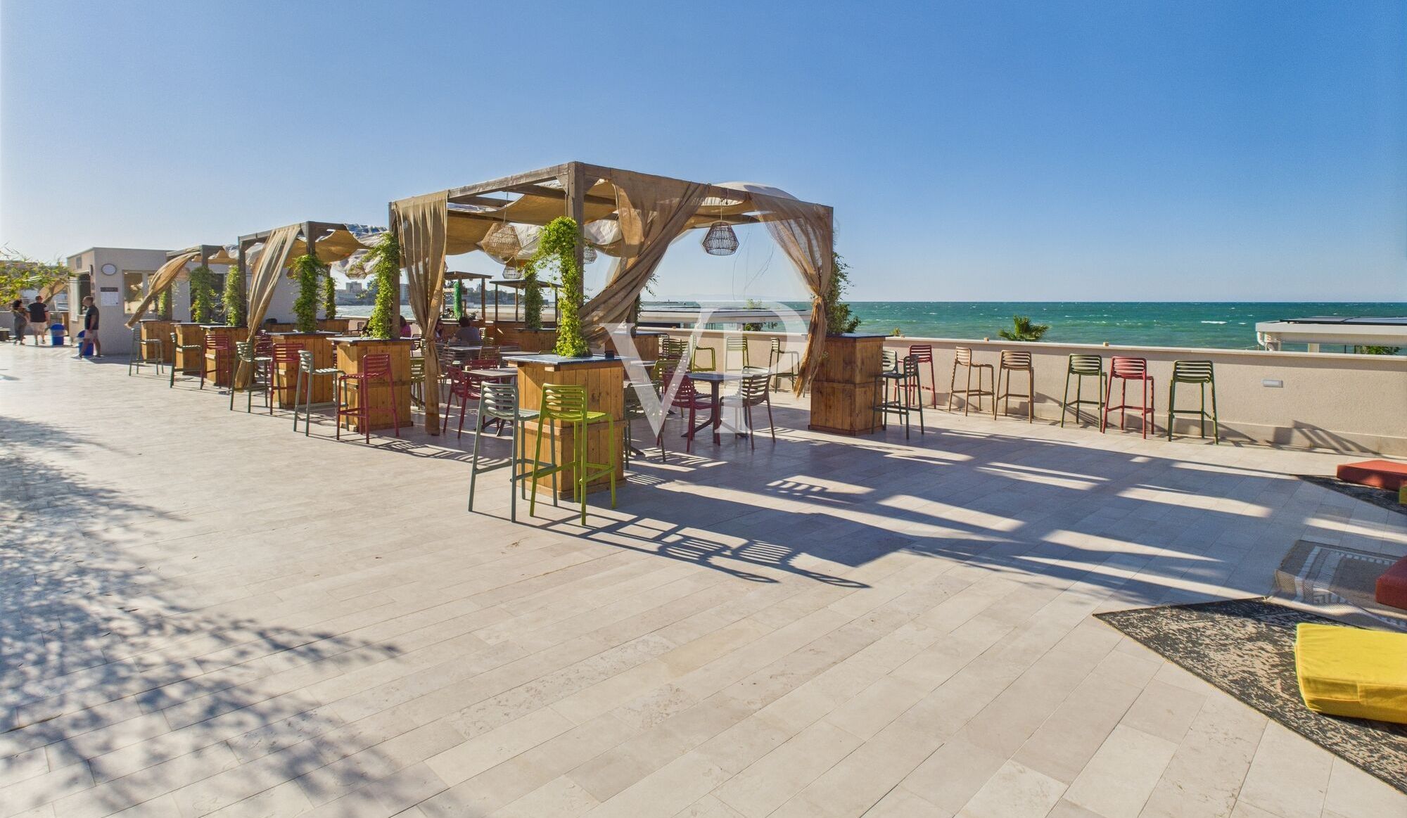 bar fronte strada