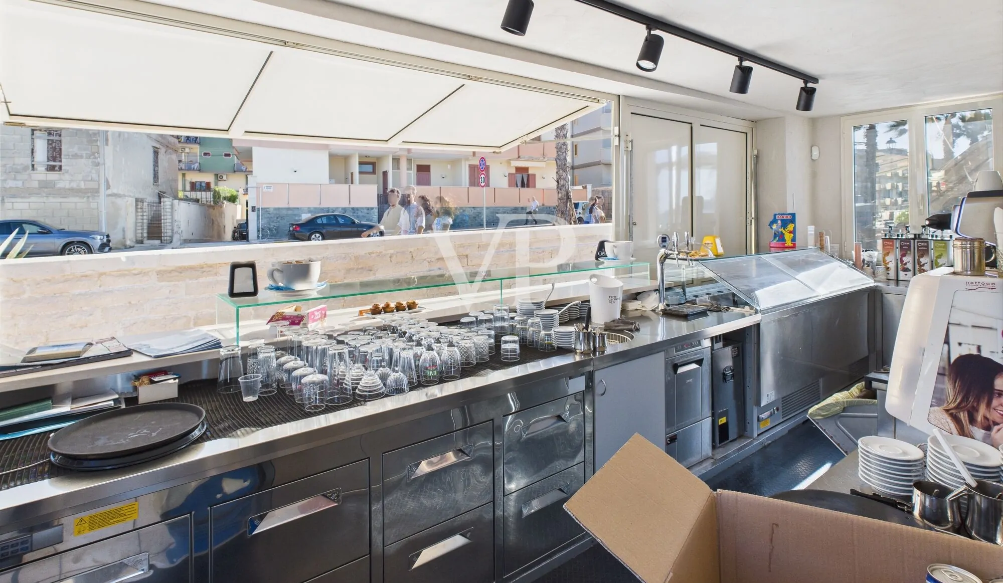 bancone bar fronte strada