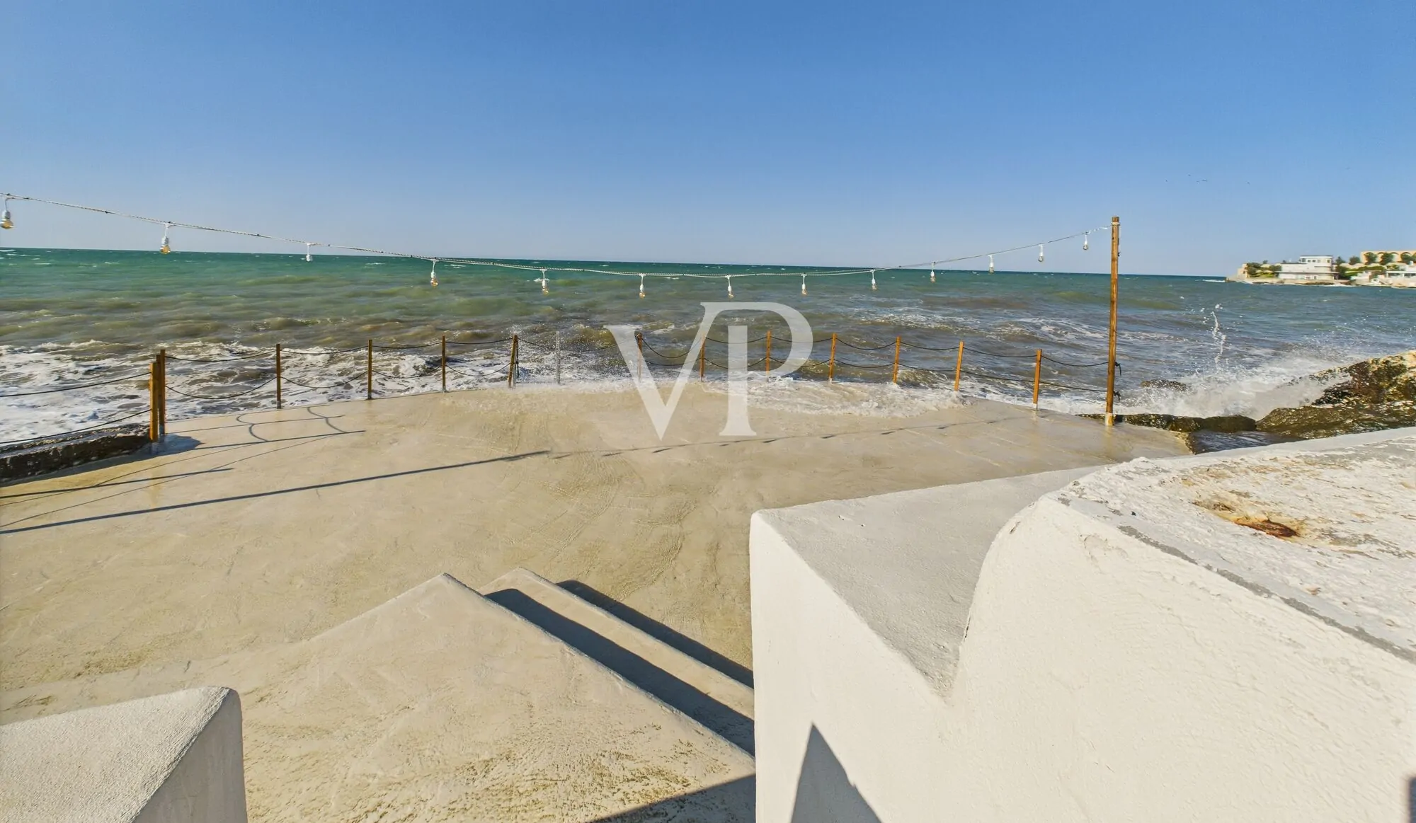 Einzigartiger Gewerbekomplex mit Bar, Restaurant und Fischhandel in exklusiver Lage an der Meerpromenade