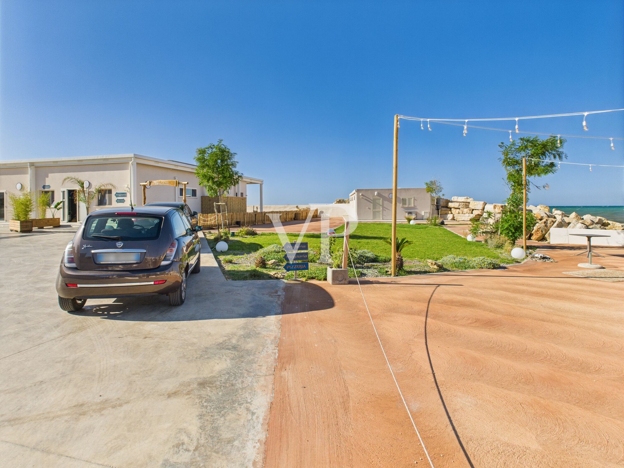 Einzigartiger Gewerbekomplex mit Bar, Restaurant und Fischhandel in exklusiver Lage an der Meerpromenade