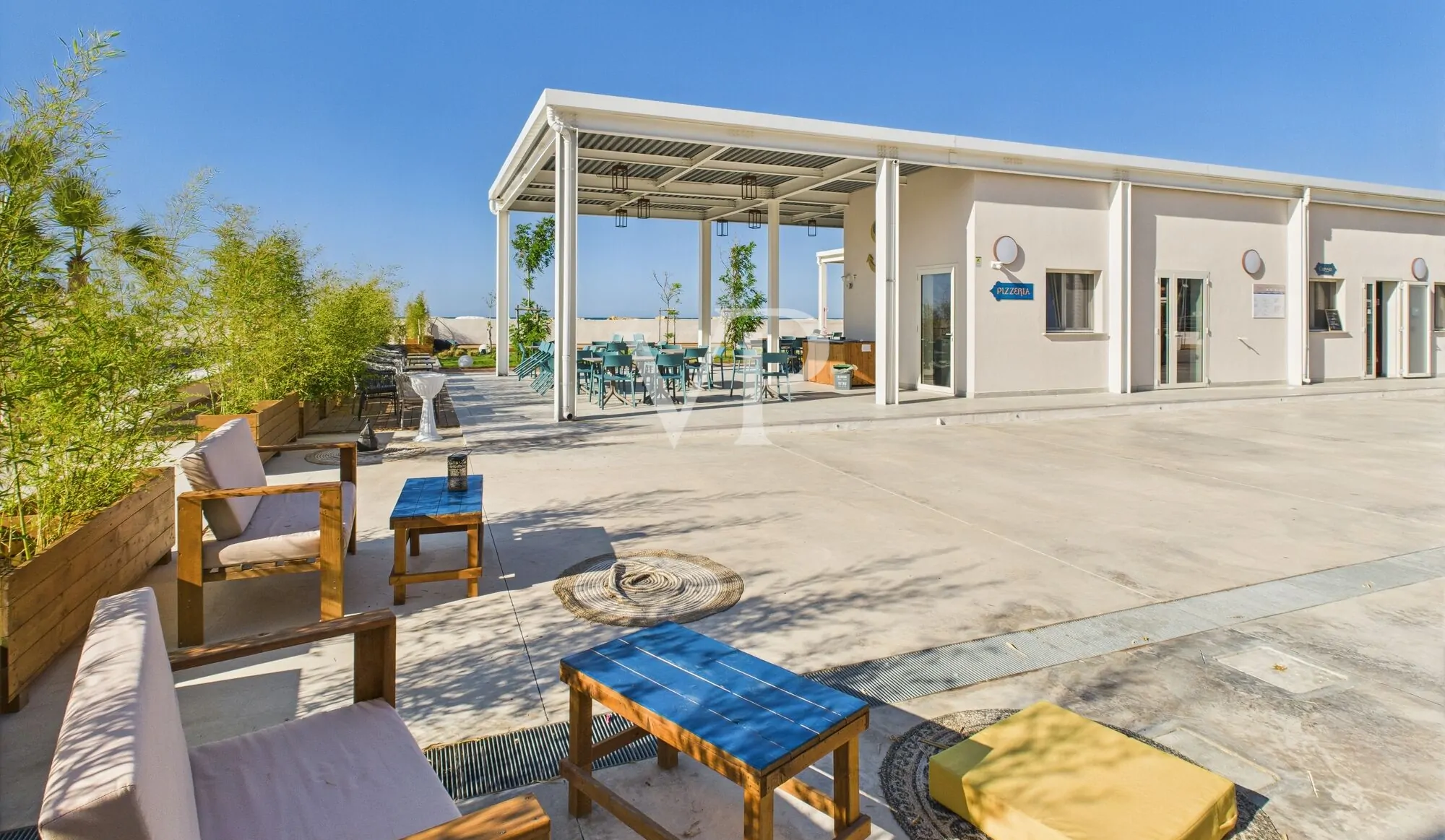 Einzigartiger Gewerbekomplex mit Bar, Restaurant und Fischhandel in exklusiver Lage an der Meerpromenade