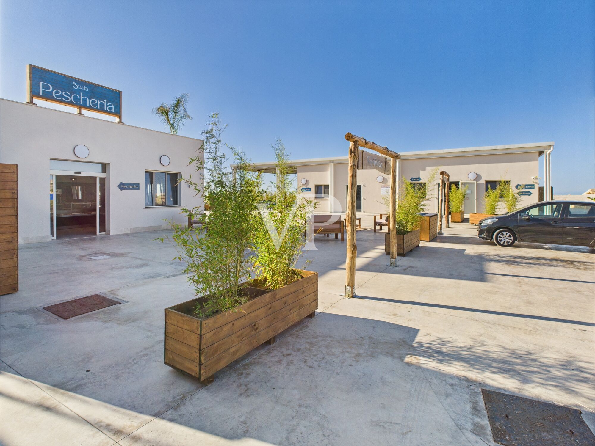 Einzigartiger Gewerbekomplex mit Bar, Restaurant und Fischhandel in exklusiver Lage an der Meerpromenade