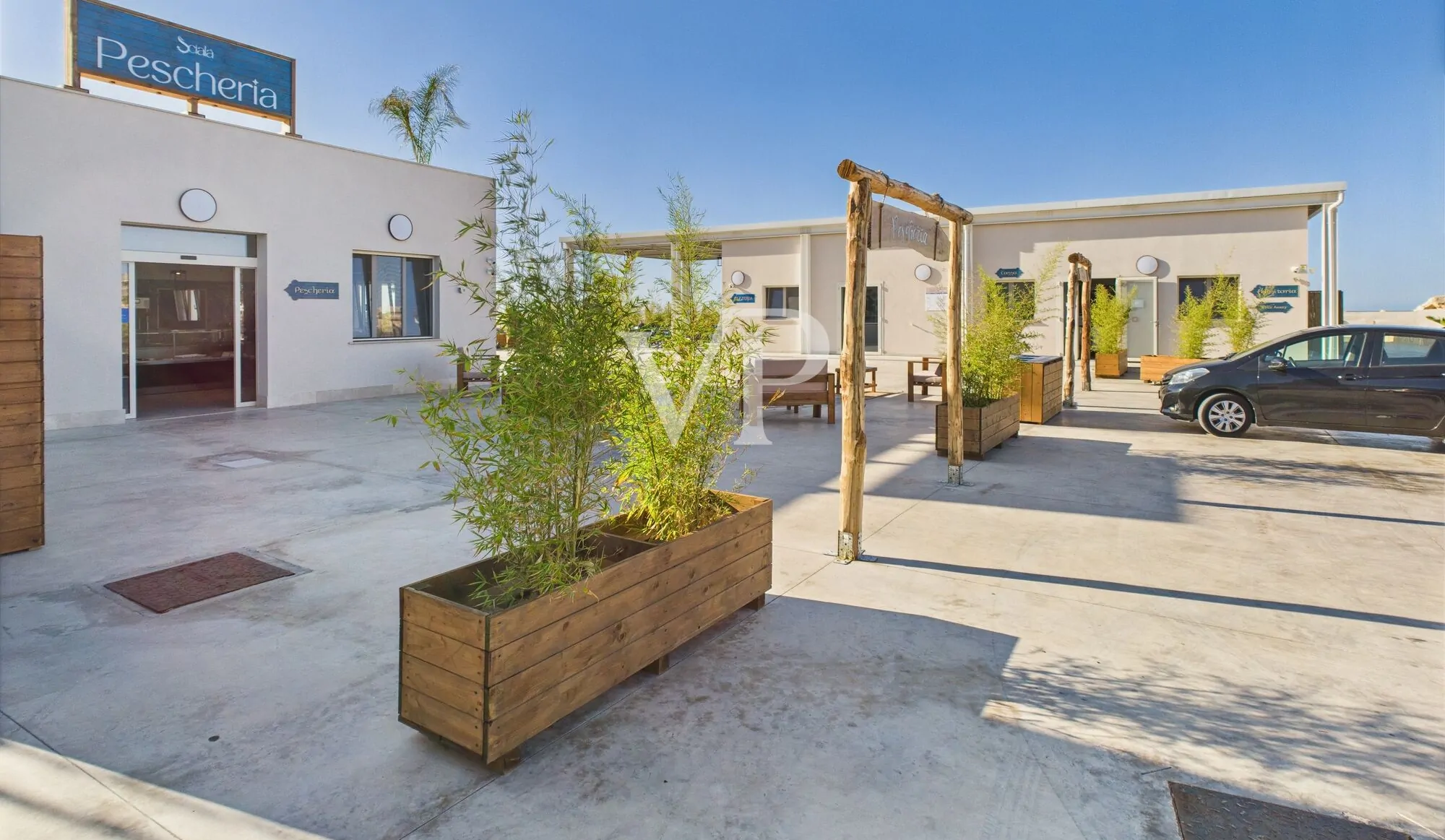 Einzigartiger Gewerbekomplex mit Bar, Restaurant und Fischhandel in exklusiver Lage an der Meerpromenade