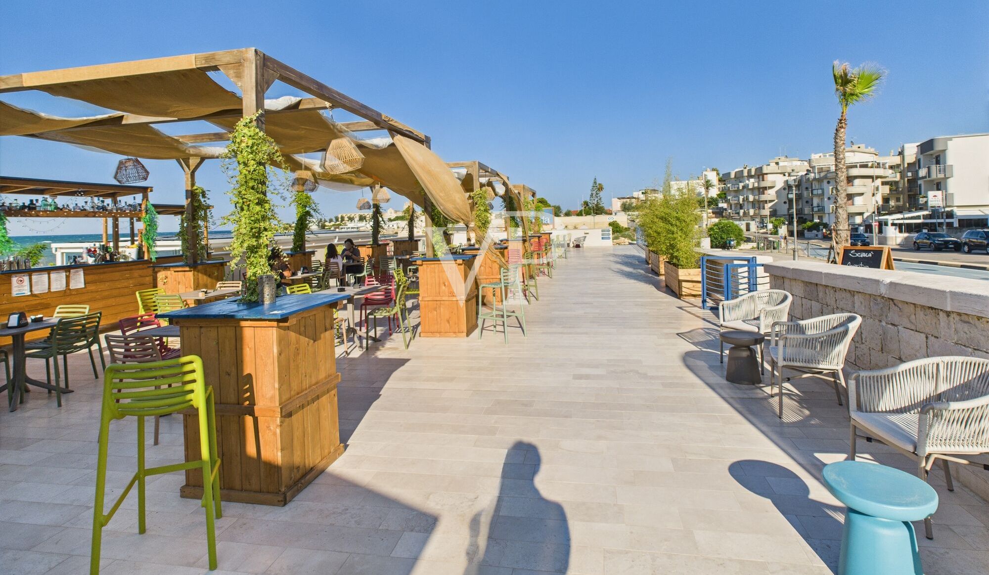 dehors bar fronte strada