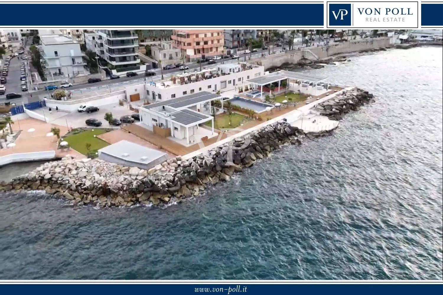 Unique commercial complex with bar, restaurant, and fish market in an exclusive location on the waterfront