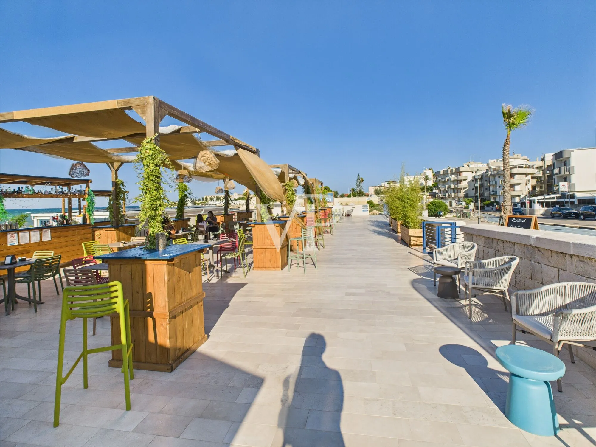 dehors bar fronte strada