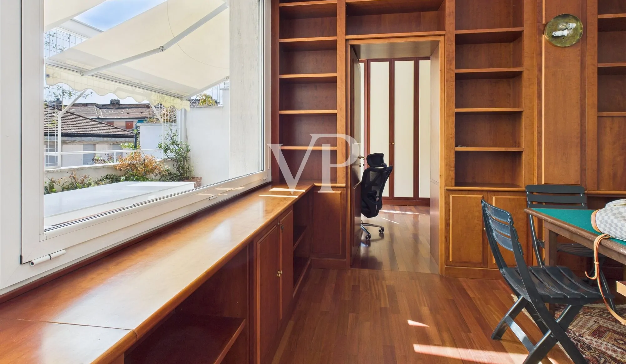 Prestigioso apartamento de tres habitaciones con terraza libre de inmediato