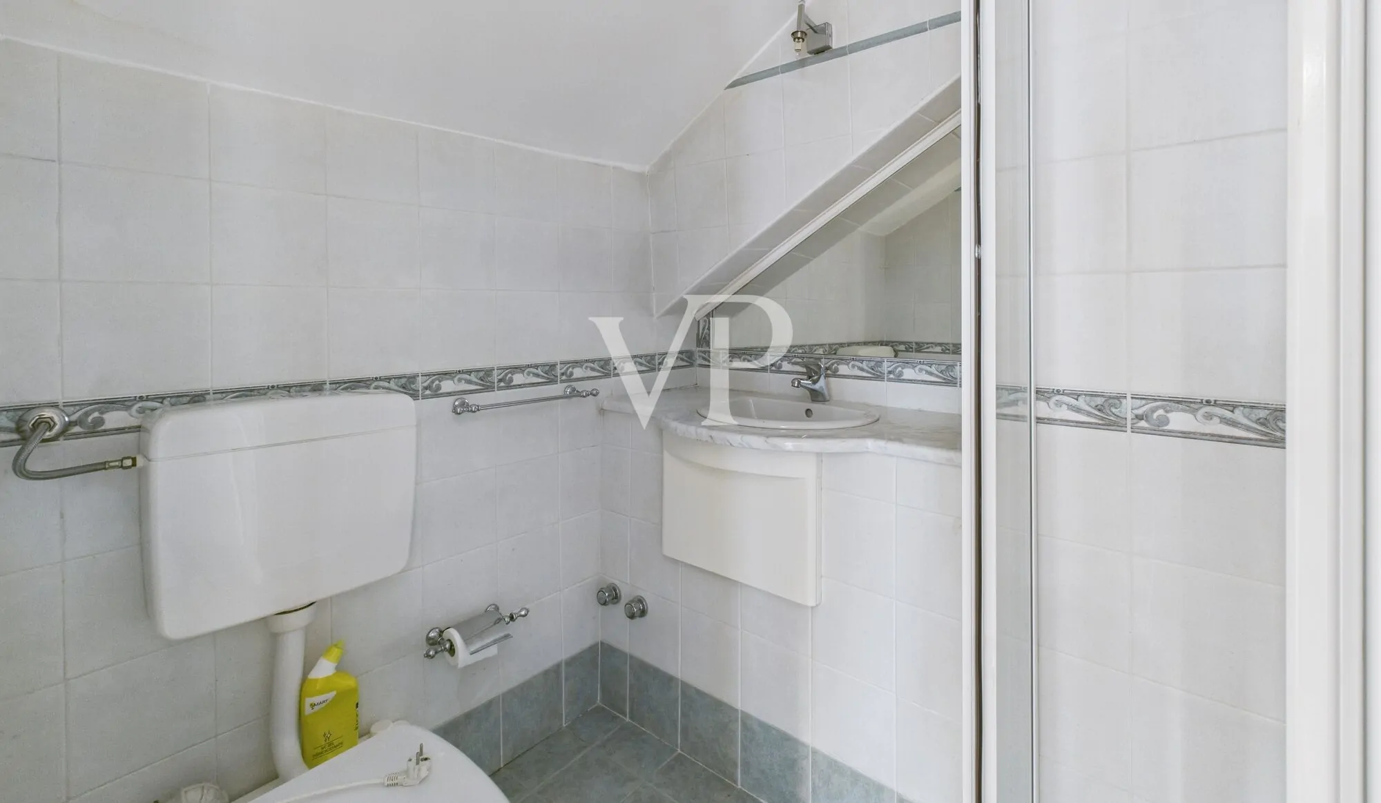 Prestigioso apartamento de tres habitaciones con terraza libre de inmediato