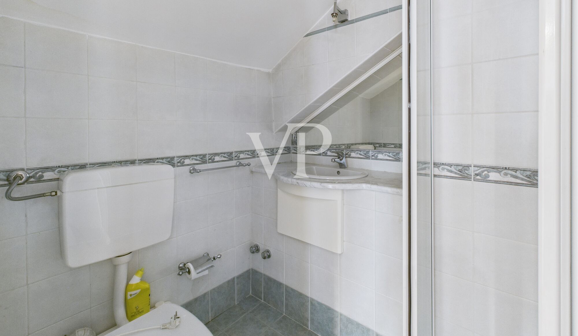 Repräsentative Drei-Zimmer-Wohnung mit Terrasse sofort frei