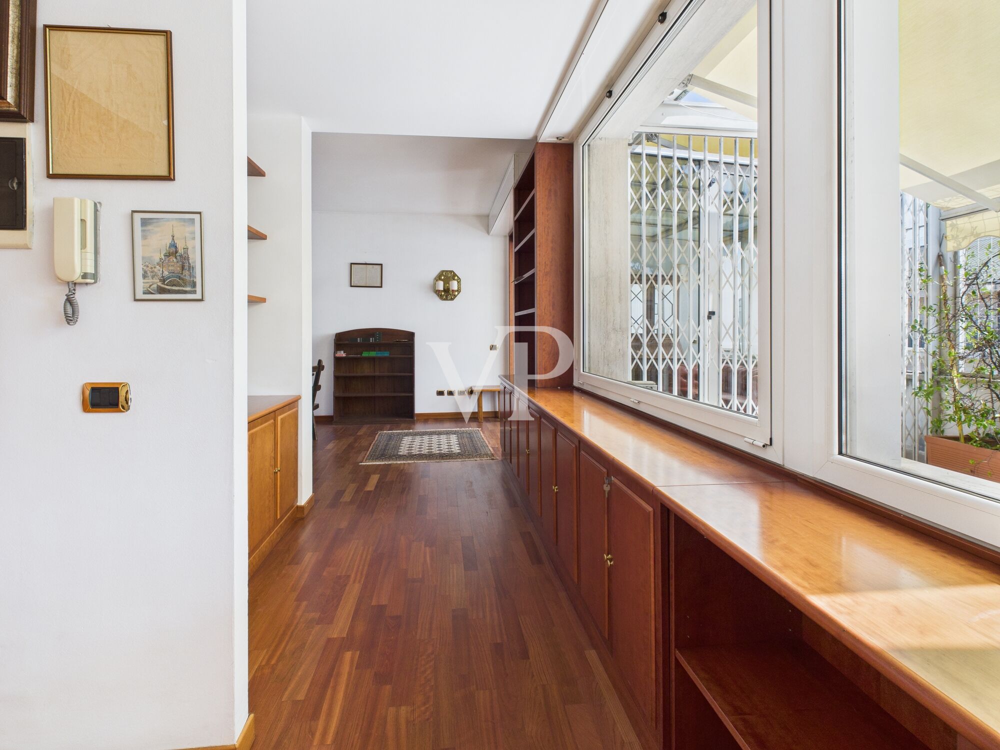 Prestigieux appartement de trois pièces avec terrasse libre immédiatement