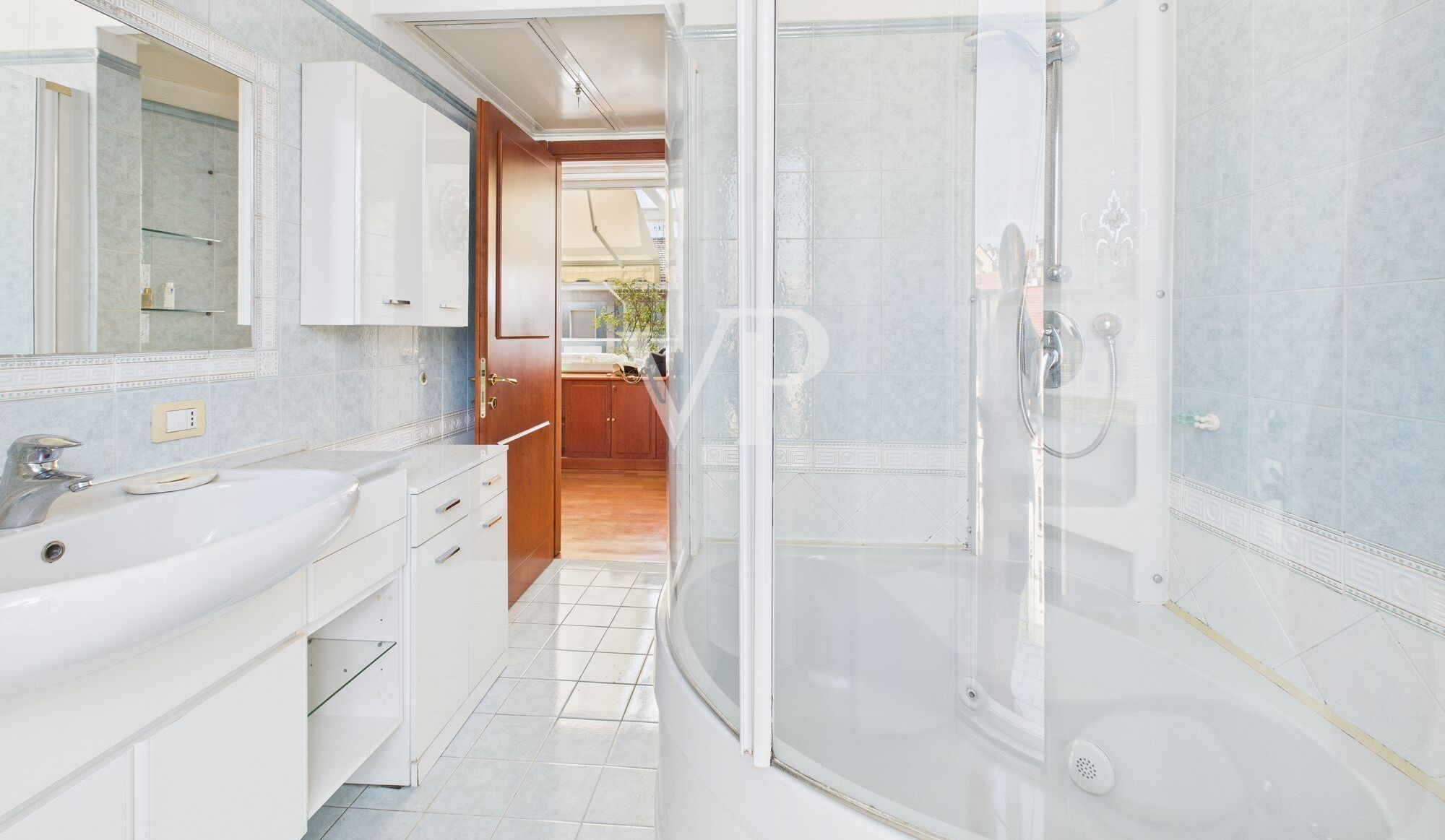 Repräsentative Drei-Zimmer-Wohnung mit Terrasse sofort frei