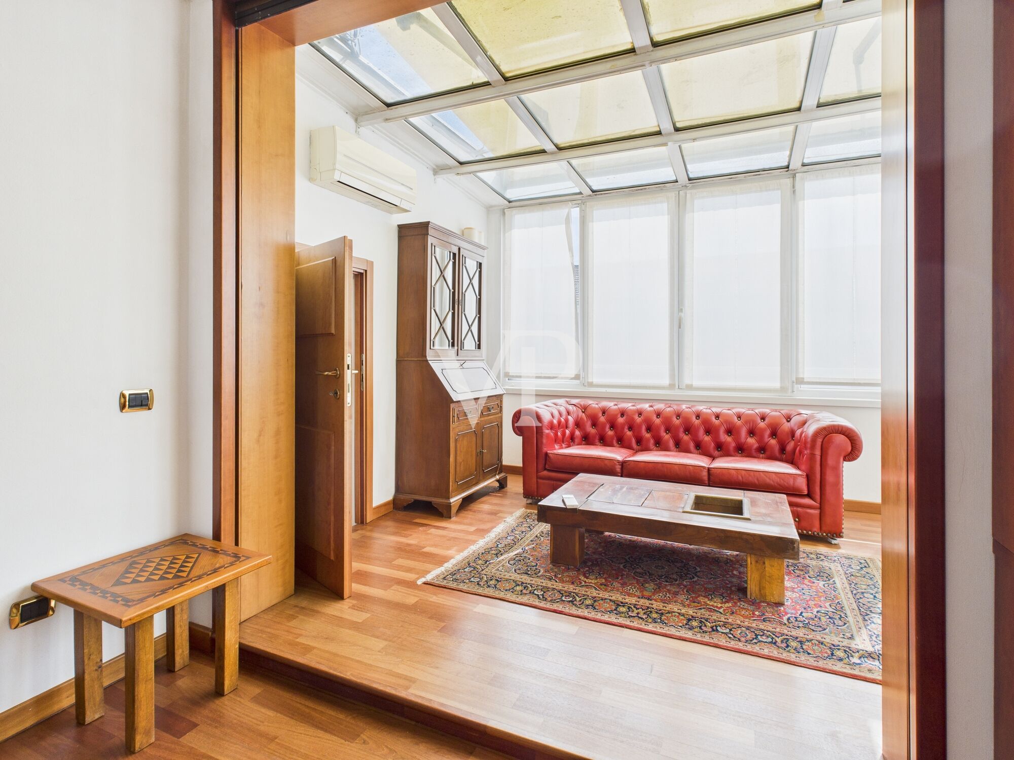 Prestigieux appartement de trois pièces avec terrasse libre immédiatement