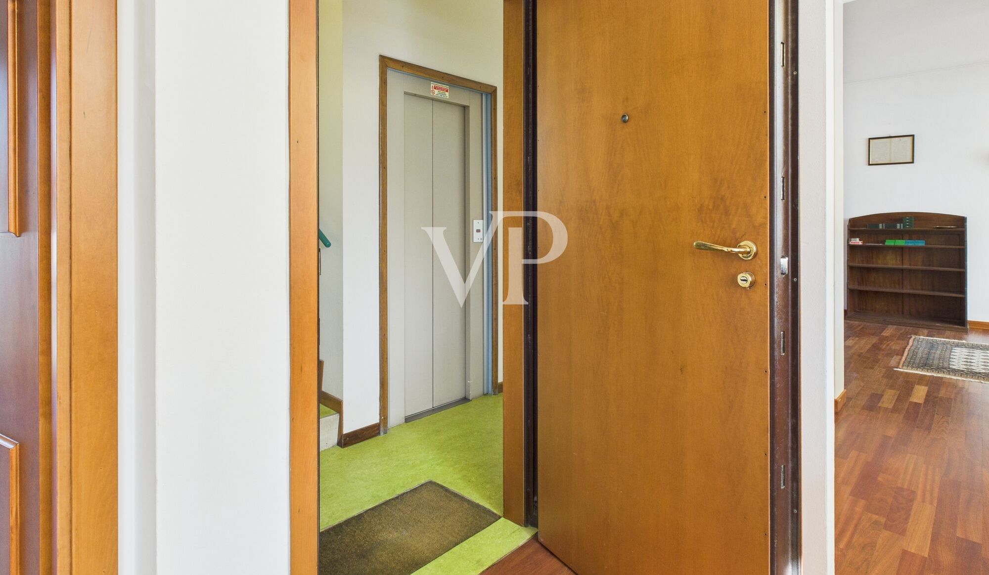 Repräsentative Drei-Zimmer-Wohnung mit Terrasse sofort frei