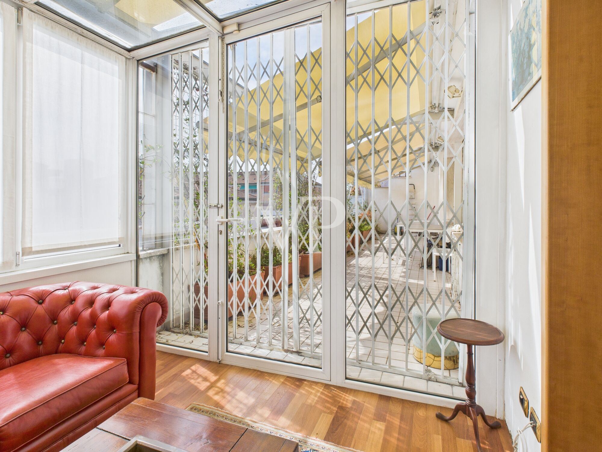 Prestigieux appartement de trois pièces avec terrasse libre immédiatement