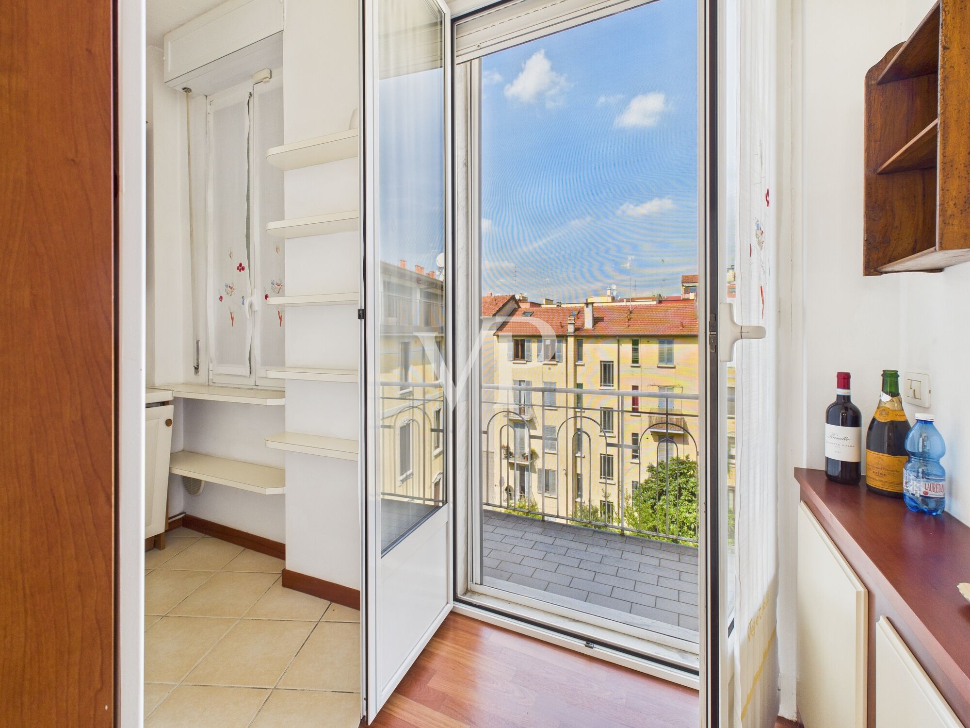 Prestigieux appartement de trois pièces avec terrasse libre immédiatement