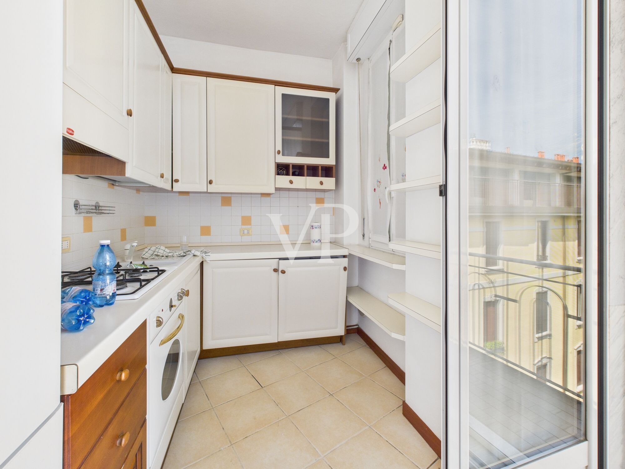 Prestigieux appartement de trois pièces avec terrasse libre immédiatement