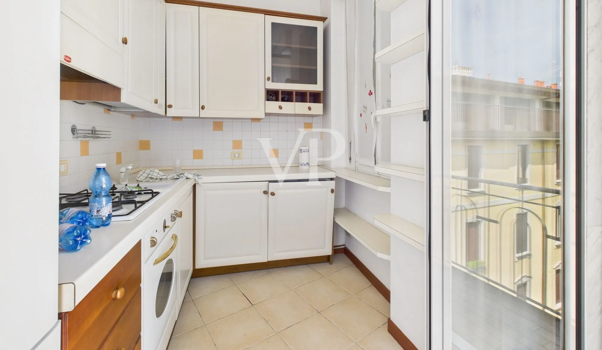 Prestigioso apartamento de tres habitaciones con terraza libre de inmediato