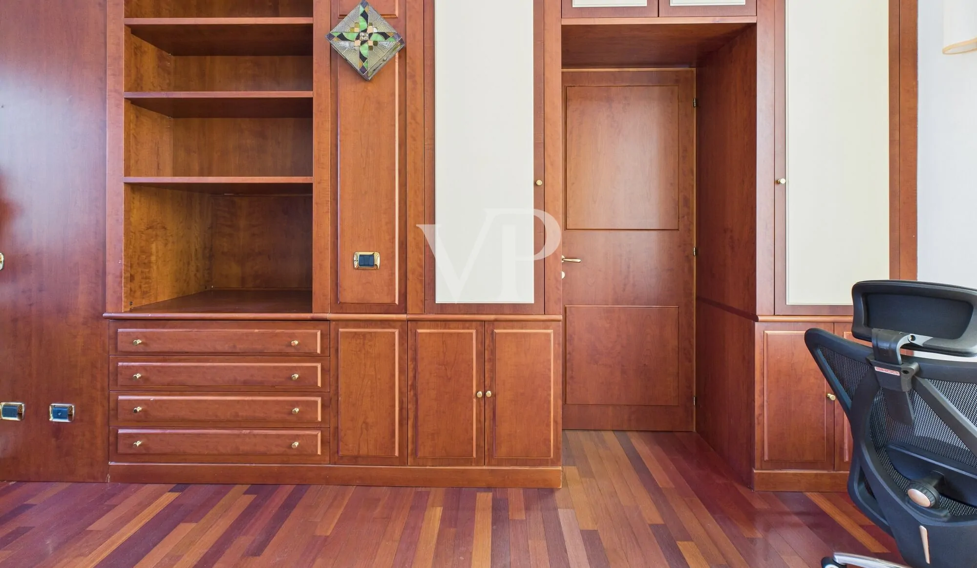 Prestigioso apartamento de tres habitaciones con terraza libre de inmediato