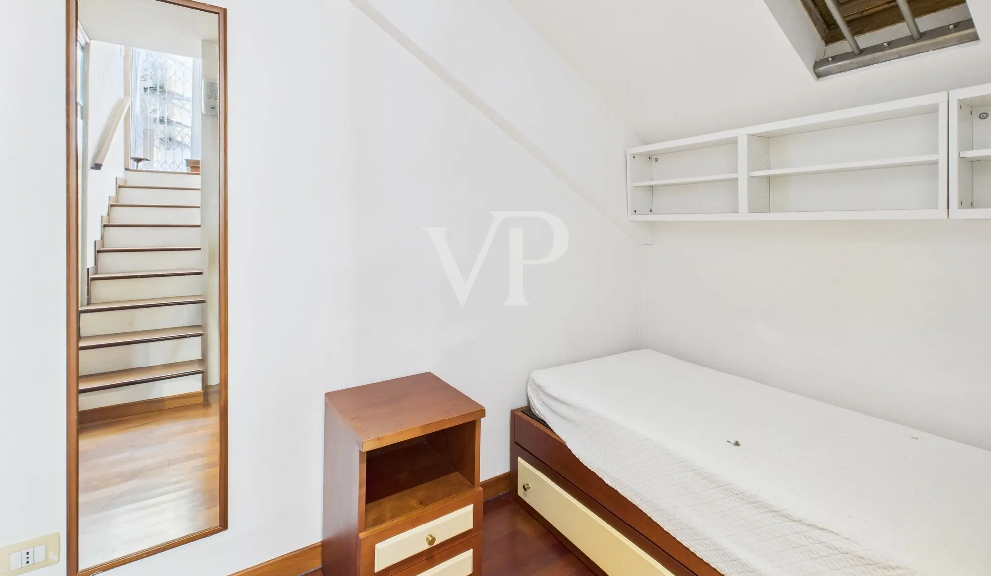 Prestigioso apartamento de tres habitaciones con terraza libre de inmediato