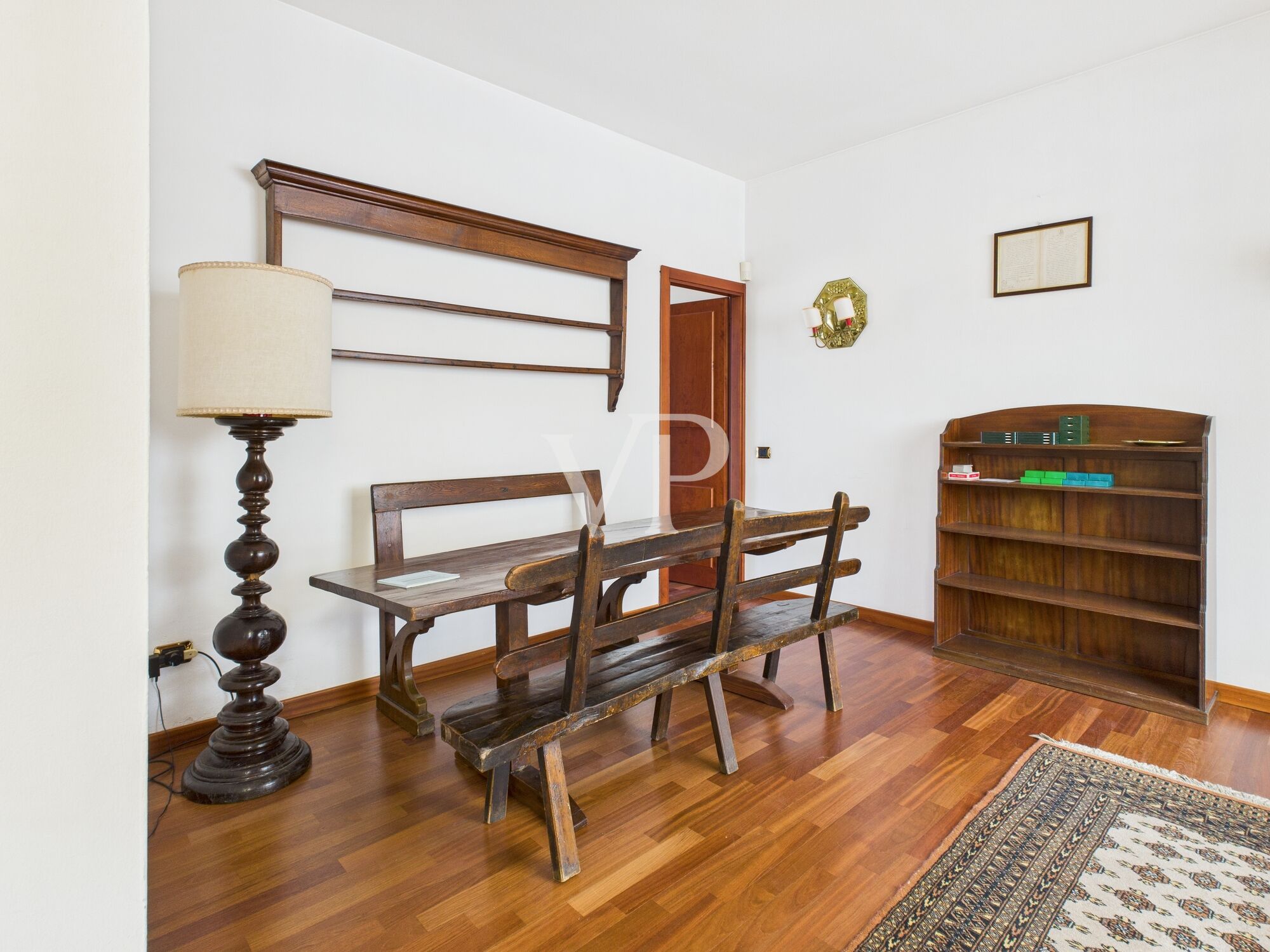 Prestigieux appartement de trois pièces avec terrasse libre immédiatement
