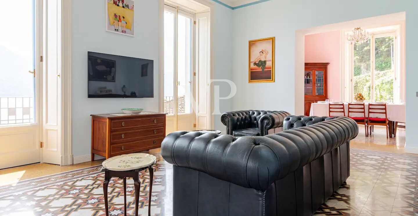 Freistehende Villa mit atemberaubendem Blick auf den Comer See