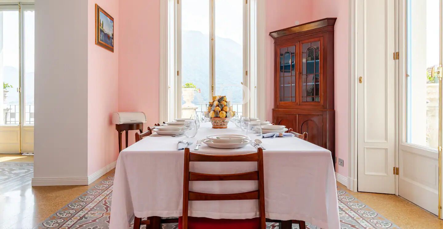 Freistehende Villa mit atemberaubendem Blick auf den Comer See