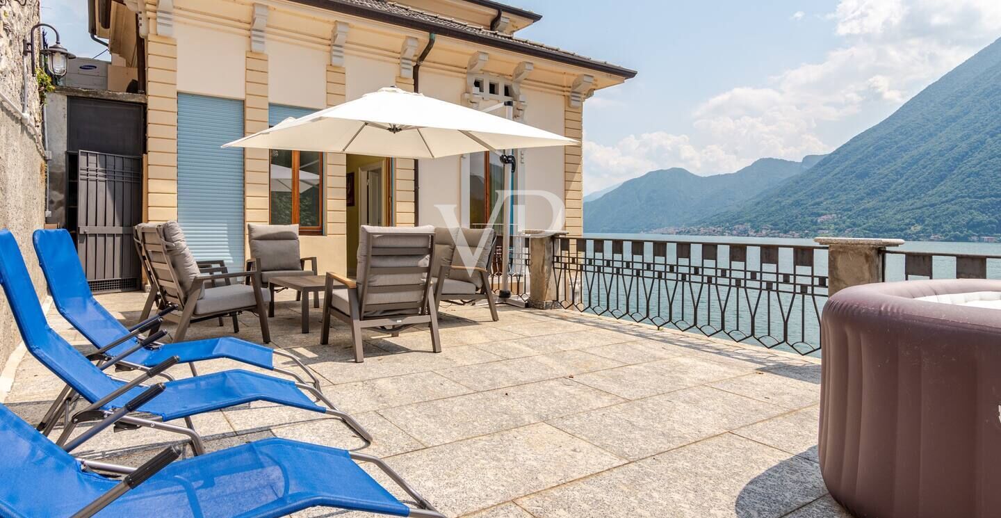 Freistehende Villa mit atemberaubendem Blick auf den Comer See
