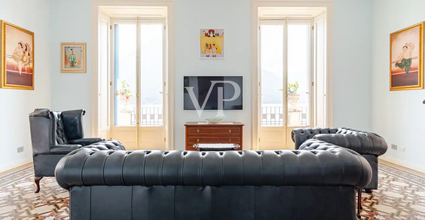 Freistehende Villa mit atemberaubendem Blick auf den Comer See