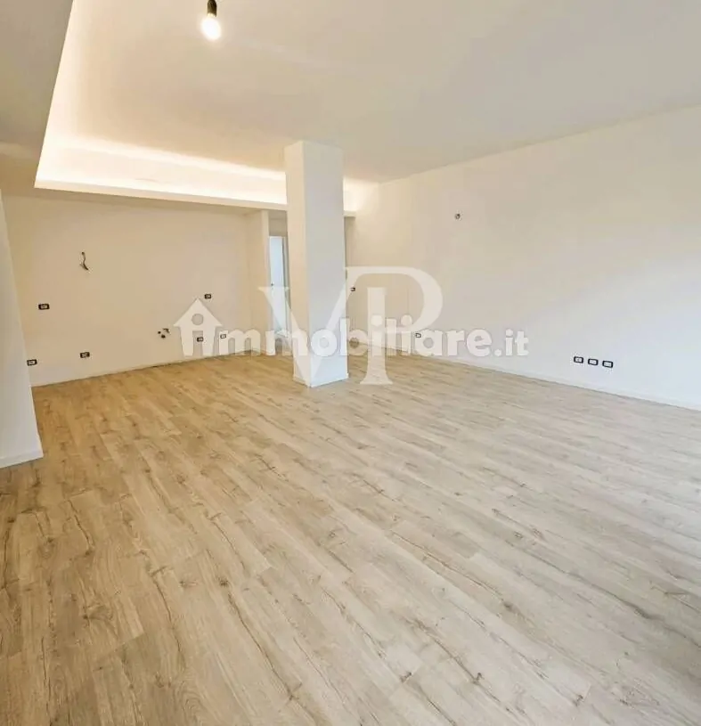 Quadrilocale finemente ristrutturato con due balconi