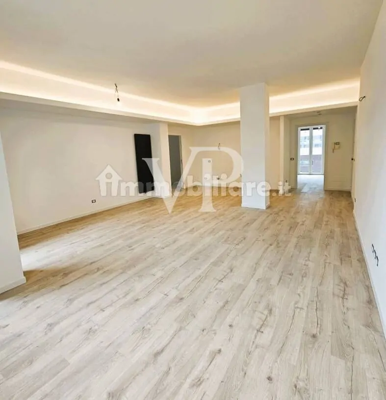 Quadrilocale finemente ristrutturato con due balconi