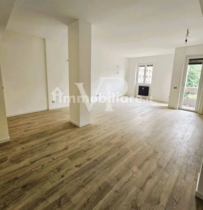 Quadrilocale finemente ristrutturato con due balconi