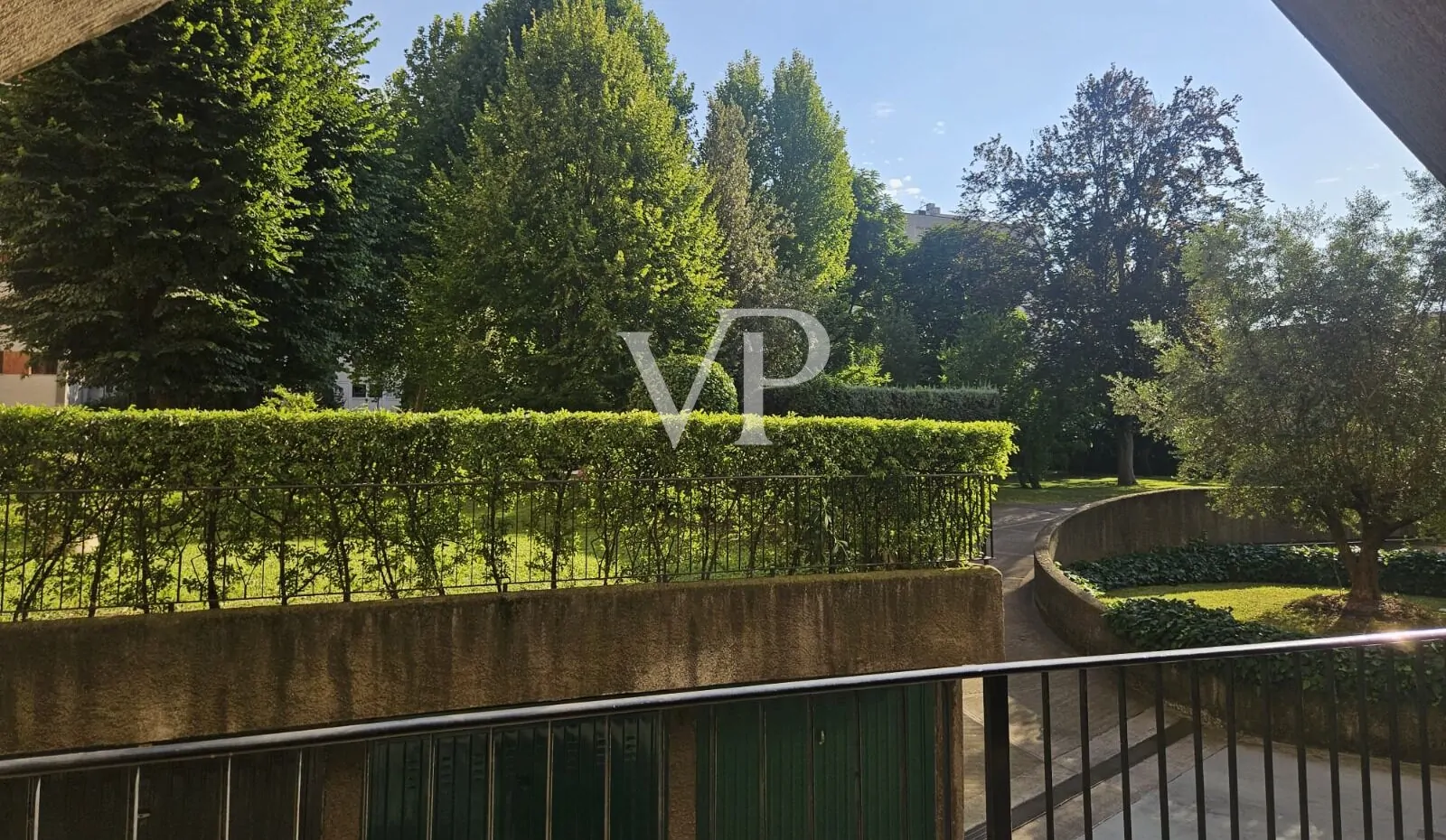 Quadrilocale finemente ristrutturato con due balconi