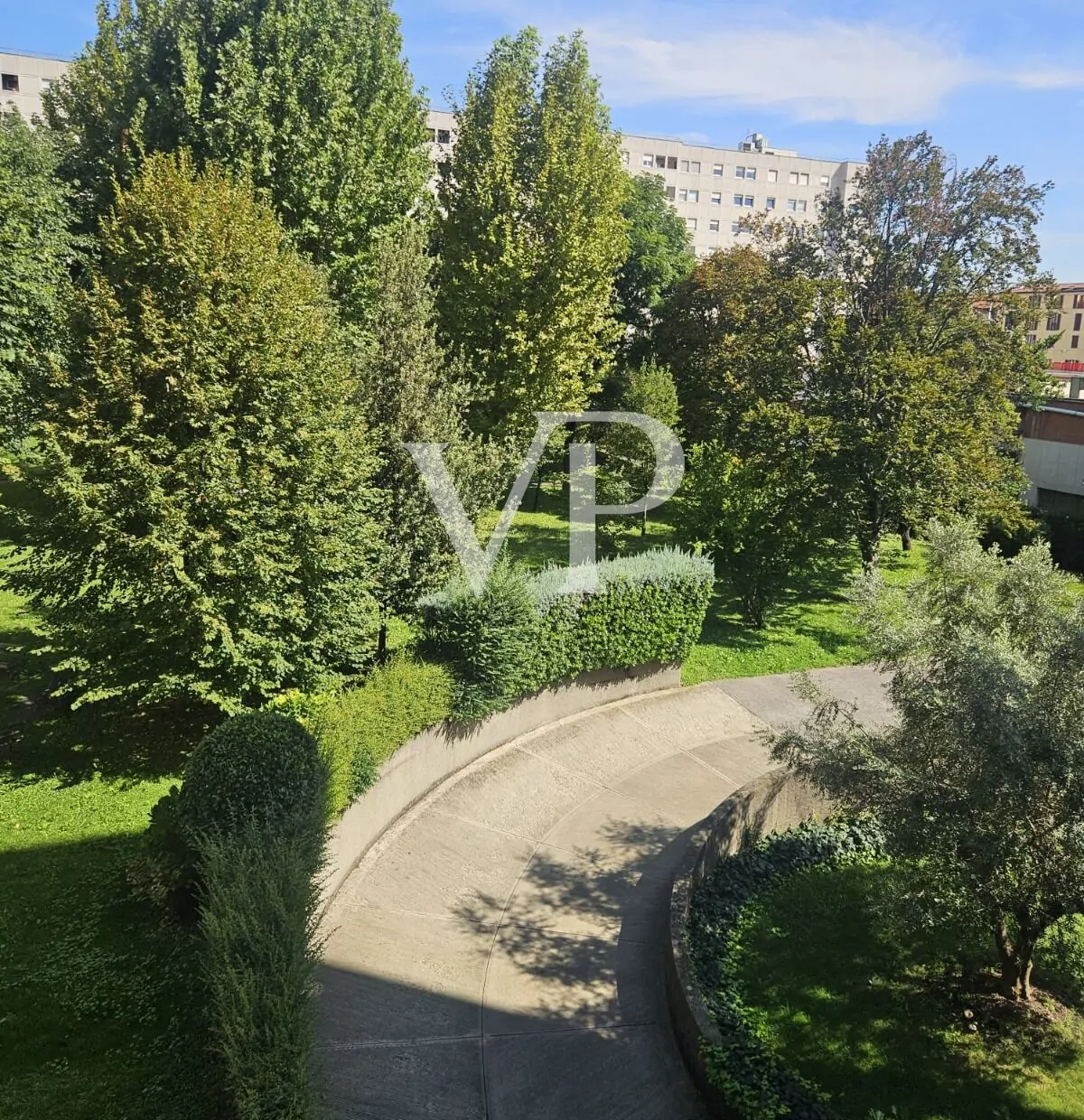 Quadrilocale finemente ristrutturato con due balconi