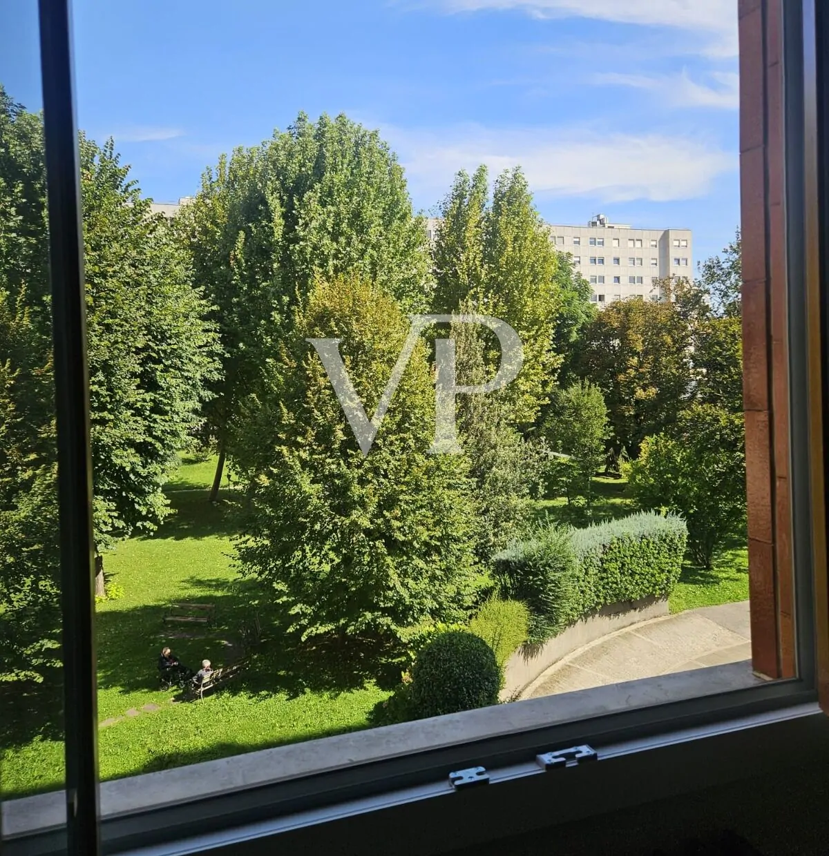 Quadrilocale finemente ristrutturato con due balconi